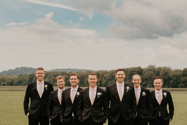 Groom & groomsman portrait