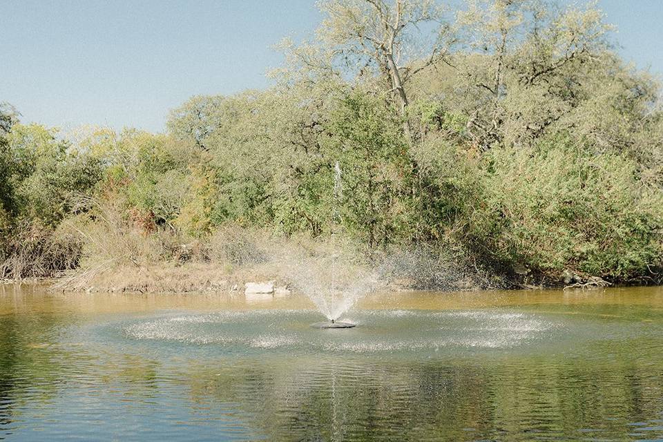 Flowing pond