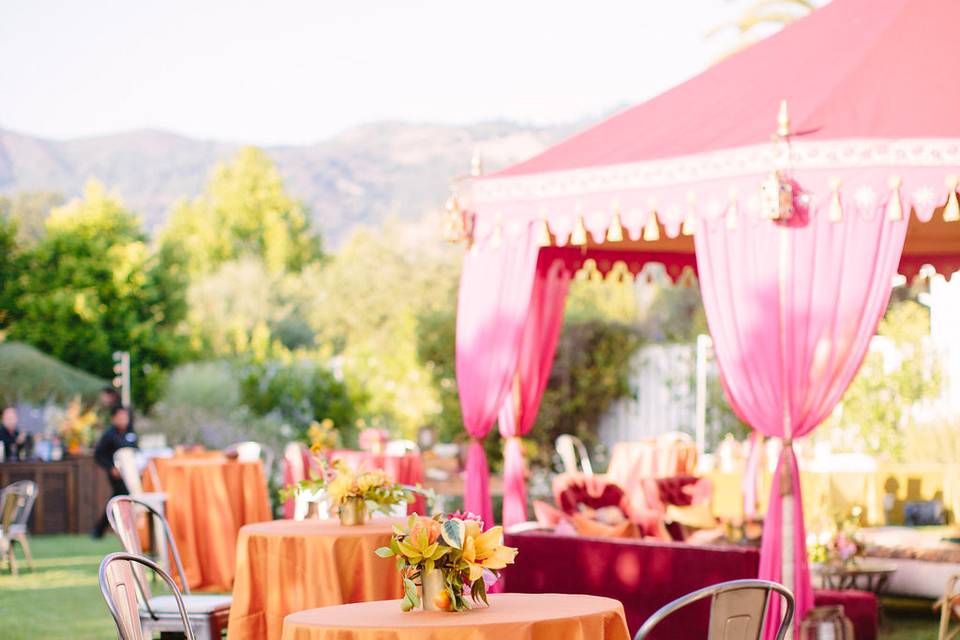 Cocktail table setting