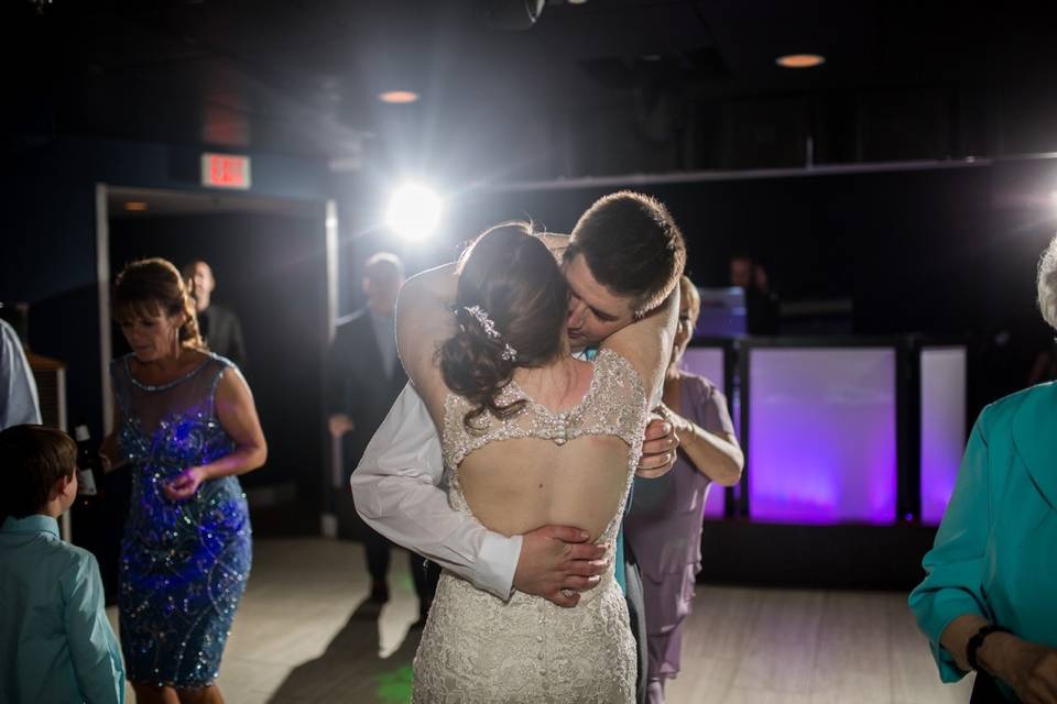 Newlyweds dance