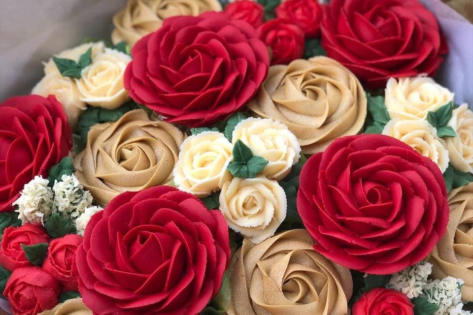 Classic rose cupcake icing