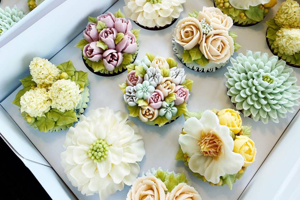 Jumbo Floral cupcakes