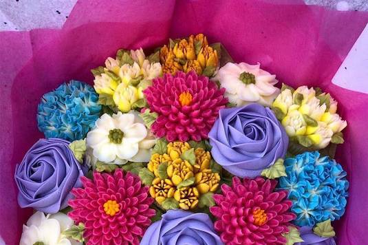 Vibrant floral cupcakes