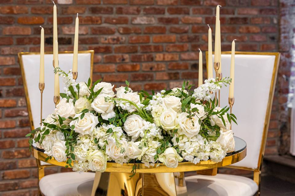 Intimate sweetheart table