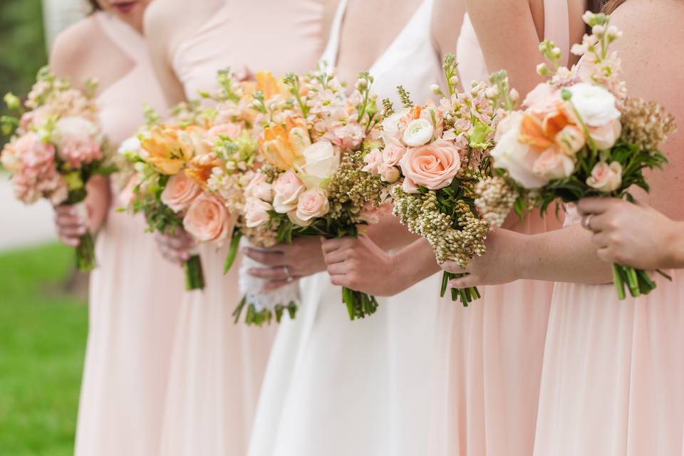 Bride and bridal party with bouquets