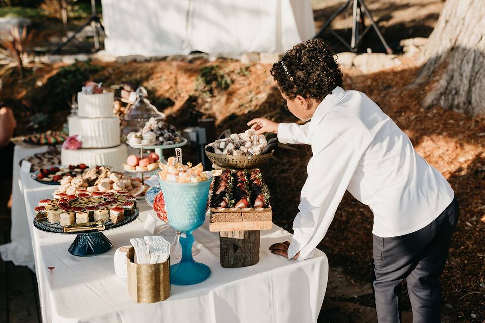 Dessert bar