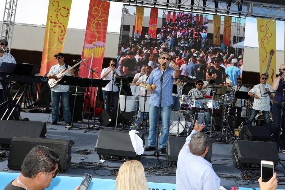 Yari More Latin Band