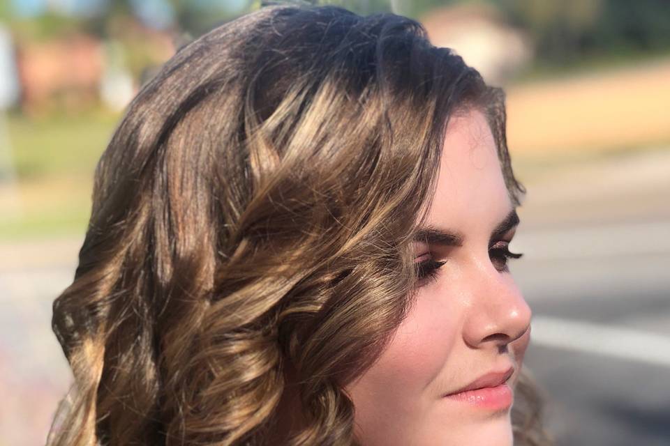 Natural glam and loose curls