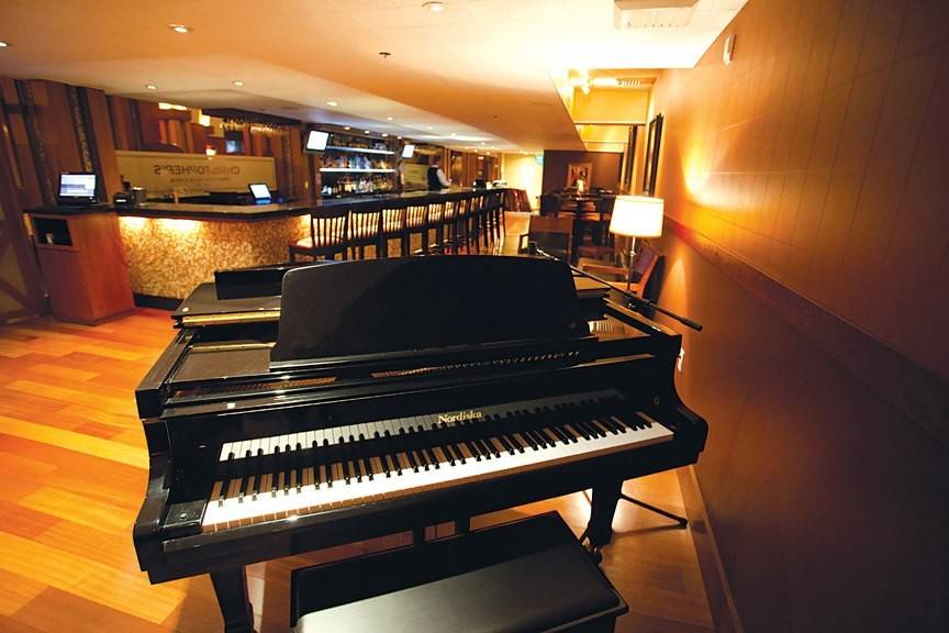 Piano Bar/Lounge