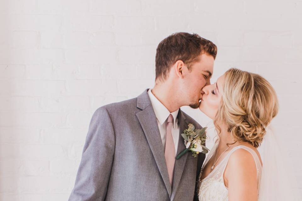 Newlyweds kiss  | Photo by : Adela Antal Photography