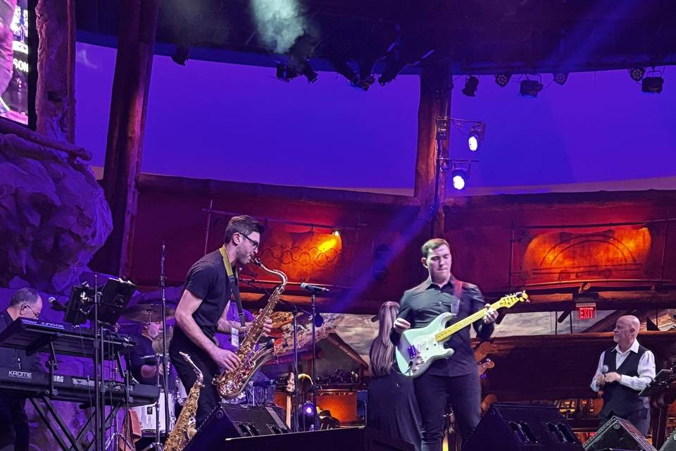 Dan (sax), Larry (guitar)