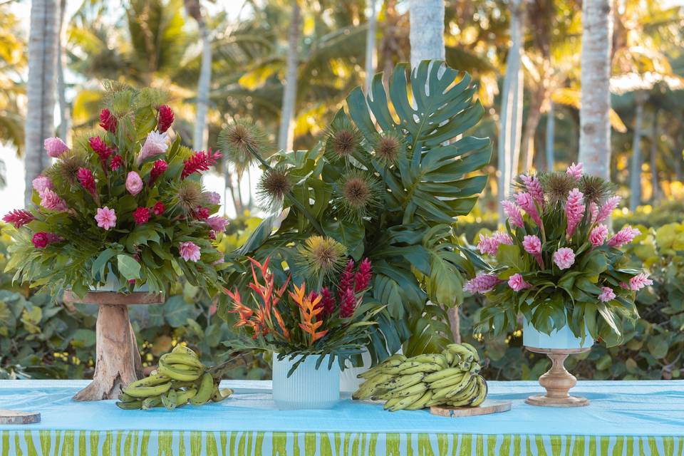 Tropical buffet station