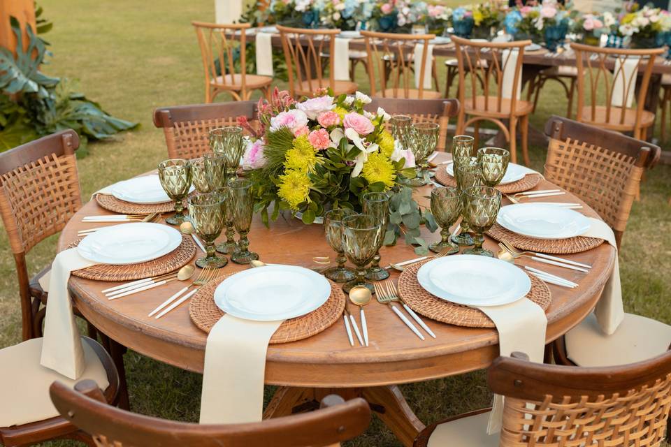 Round table decor