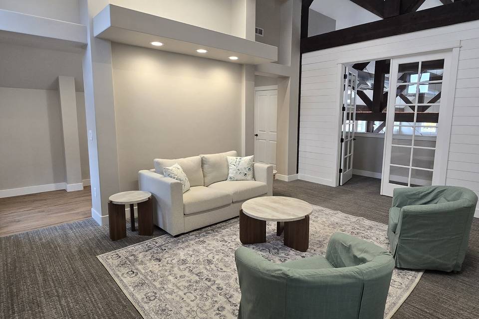 NEW Dressing / Sitting Area