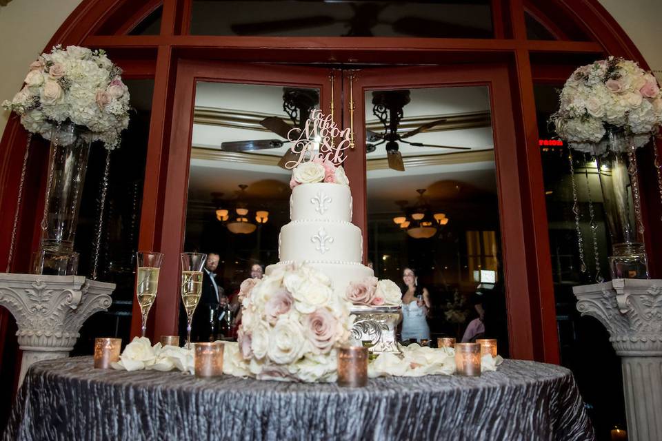 Wedding cake table