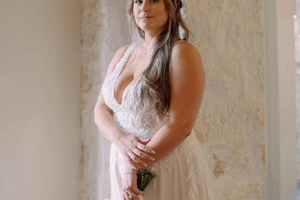 Bride pose flower