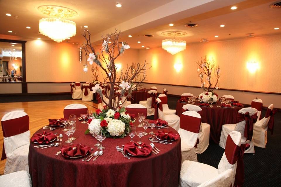 Burgundy dining decor