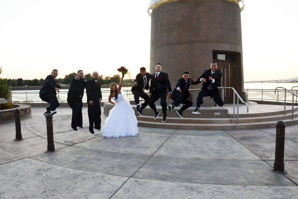 Bride with the groomsmen