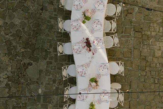 Serpentine table