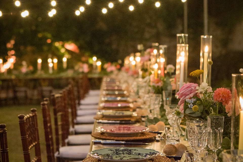 Mix colors setting table
