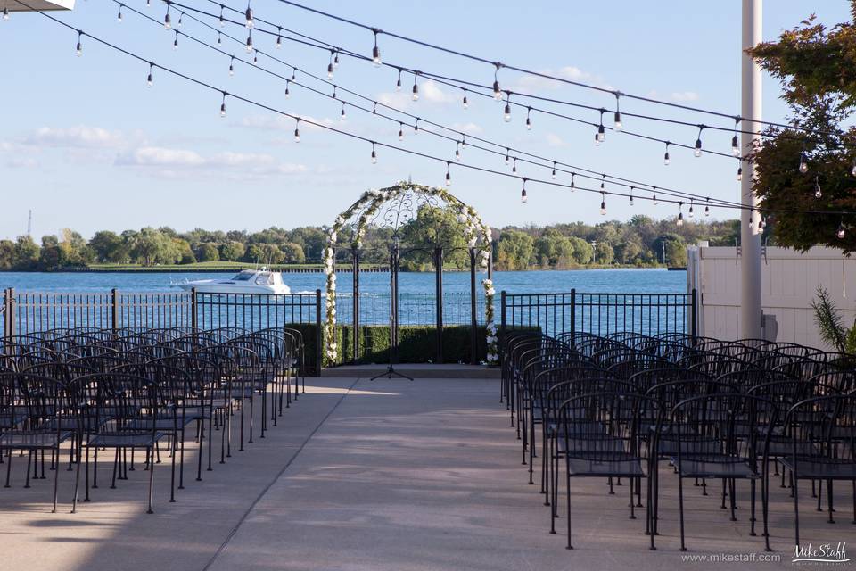 Roostertail wedding aisle