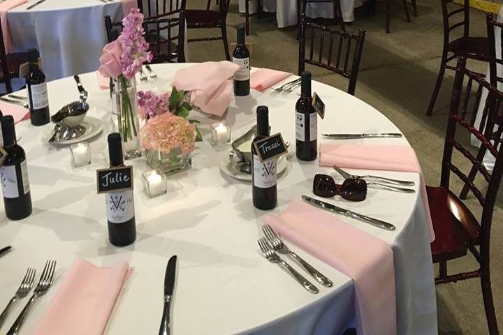 Round table setting