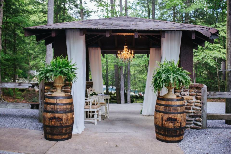 Rustic Elegance Decor & Design