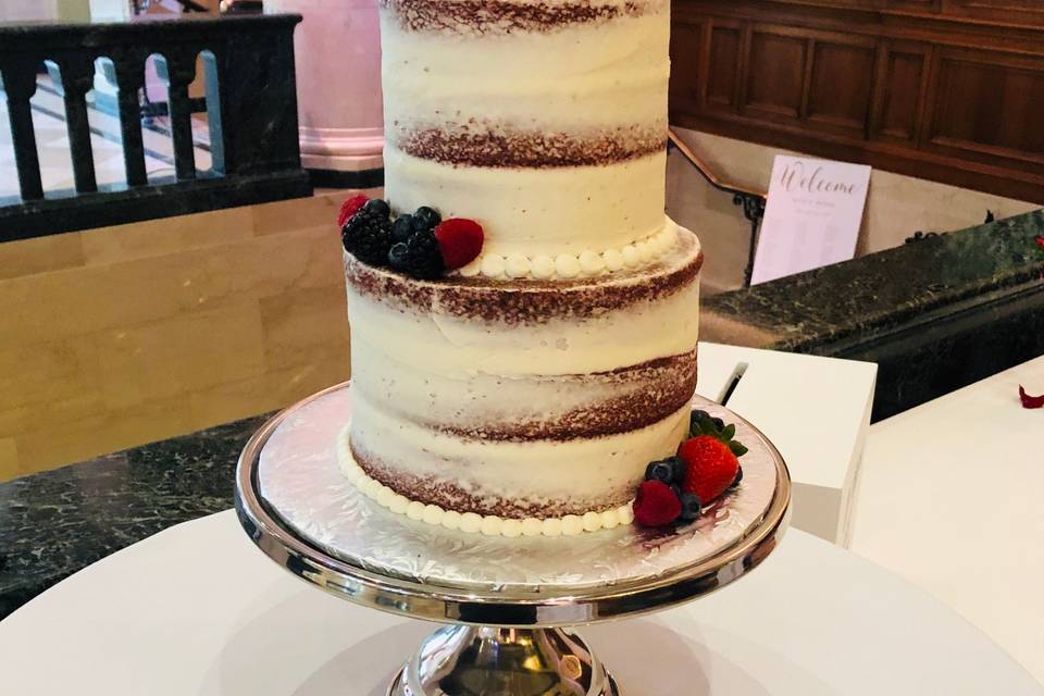 Naked cake with strawberries