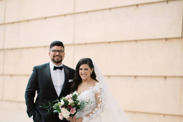 Bride & Groom at Colonnade