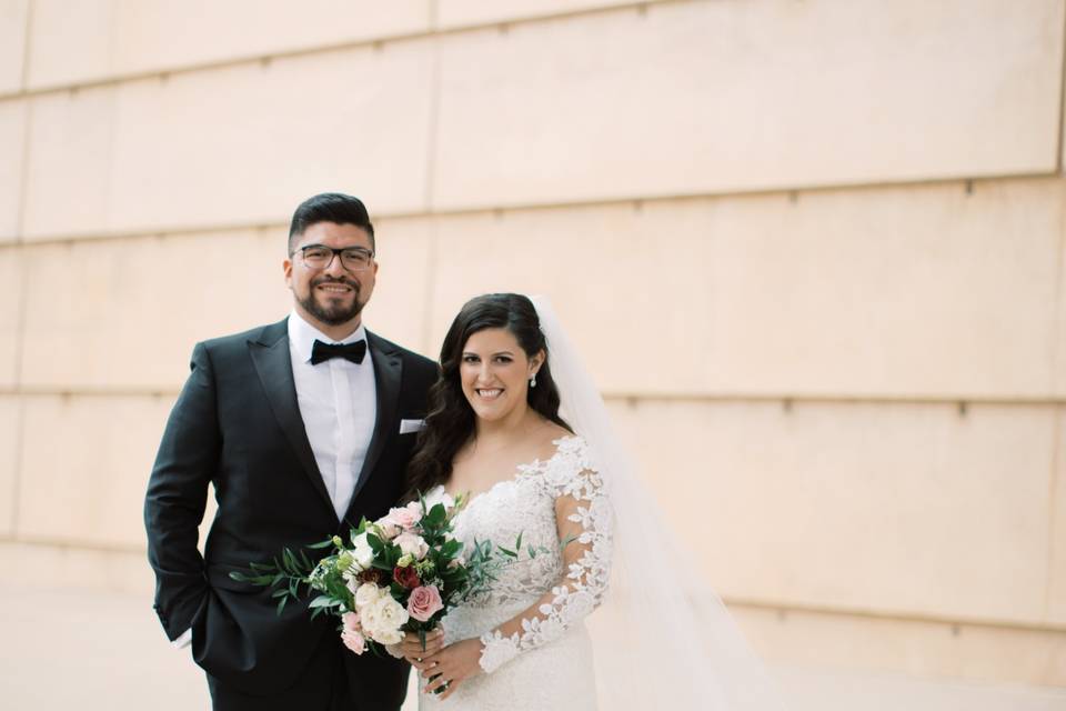 Bride & Groom at Colonnade