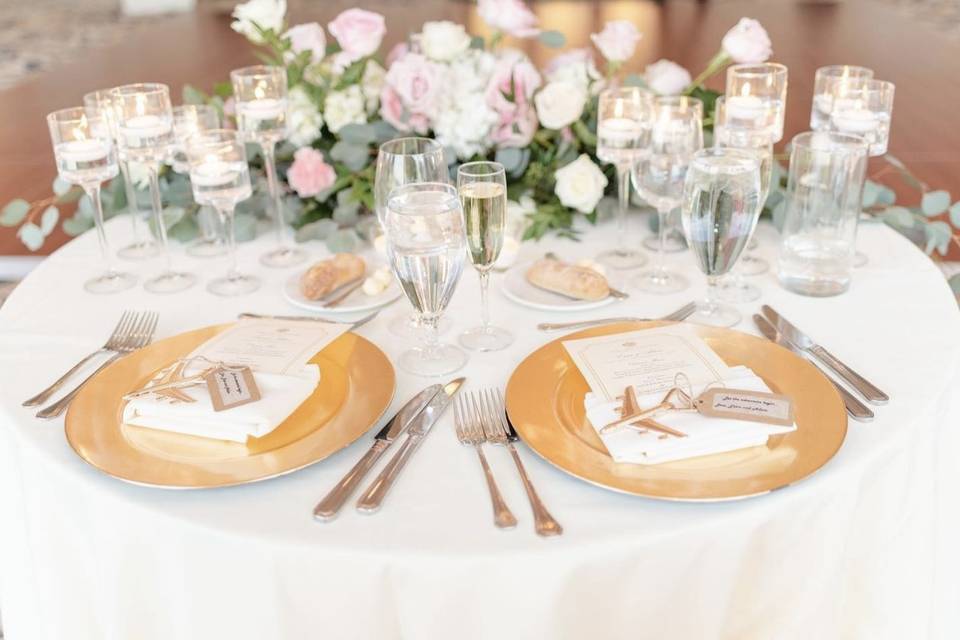 E + A Sweetheart Table