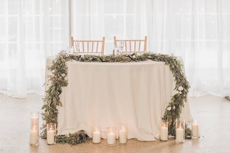 L + A Sweetheart Table