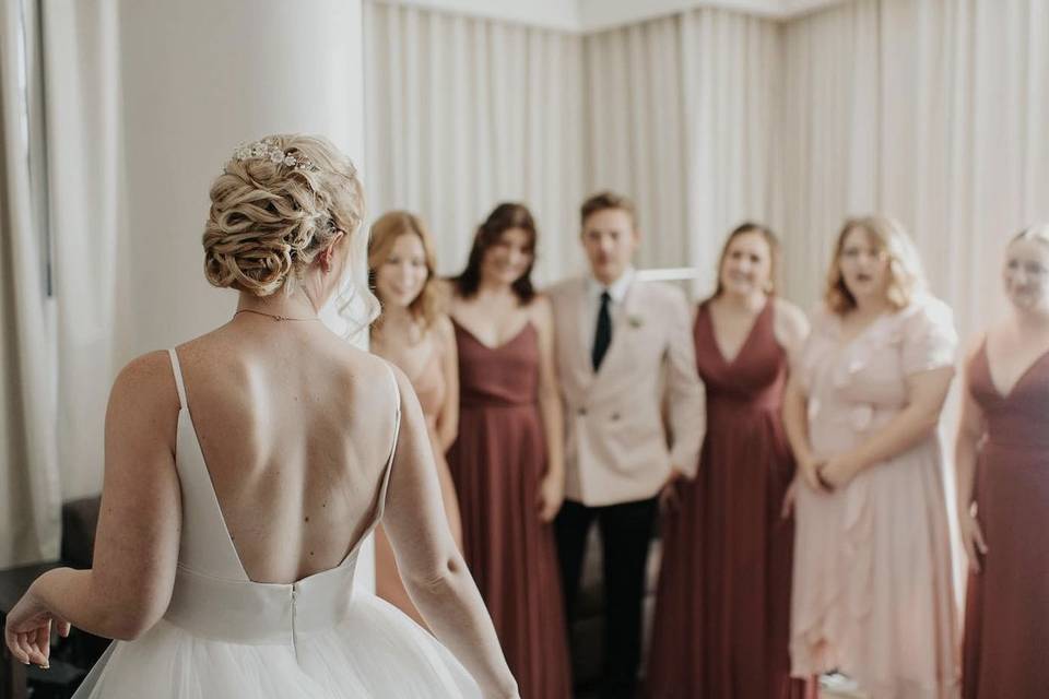 L + R Bridesmaids First Look