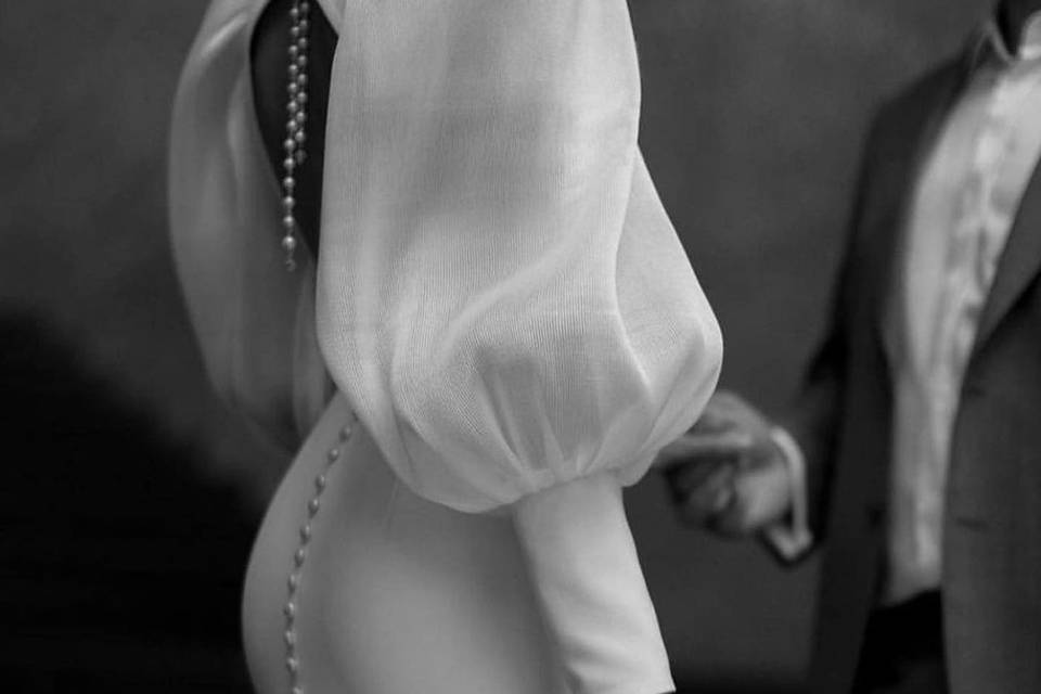 Bride with bouquet of calla