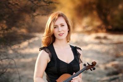 Eily, violinist