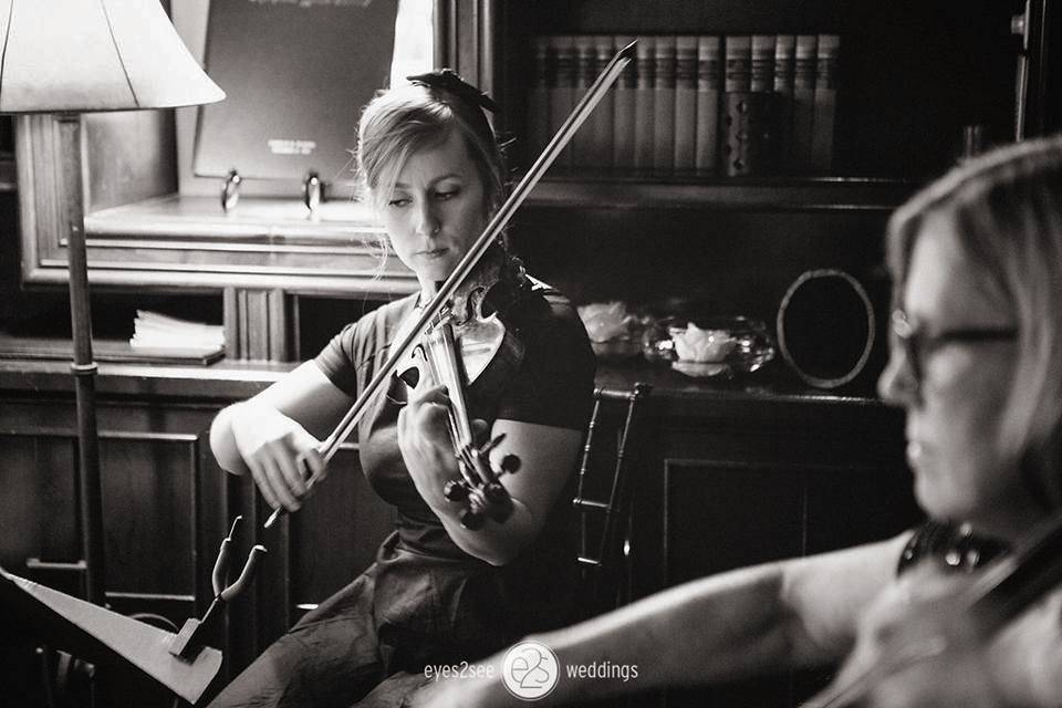 Eily, violinist