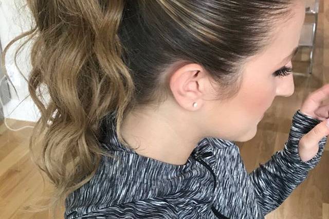 Ponytail hair style