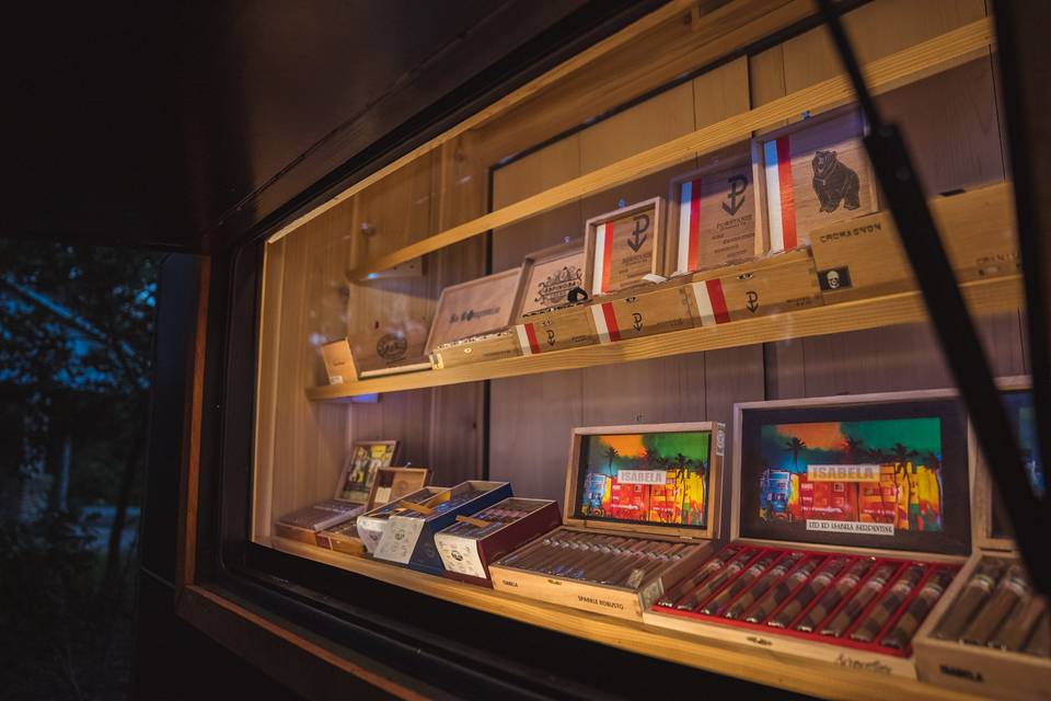 Full mobile humidor