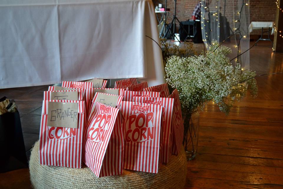 Popcorn table