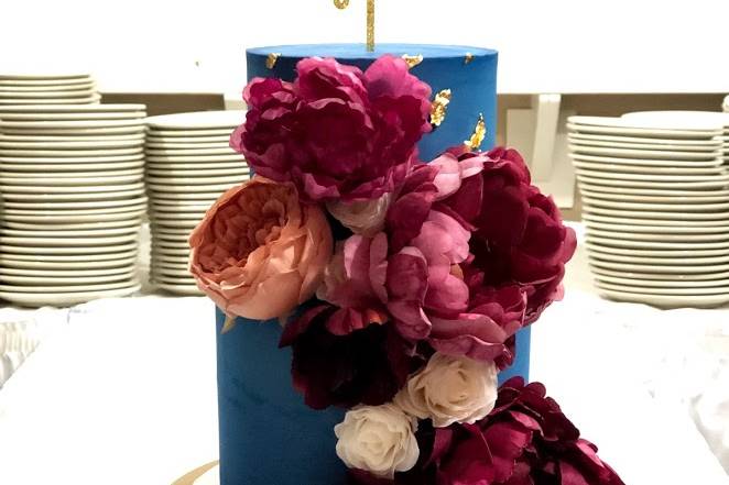 Blue floral wedding cake