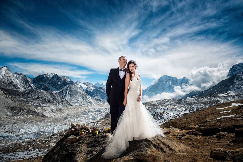 Adventure wedding photographer Charleton Churchill is available also for Lake Tahoe weddings in the winter snow.