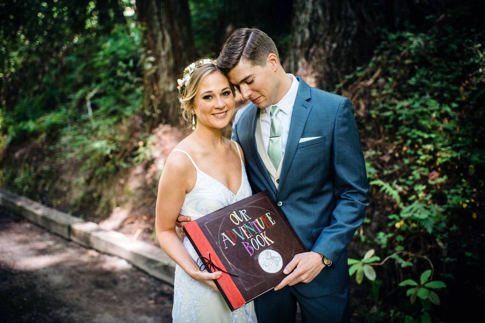 Adventure wedding couple exchanging gifts on first look. Tahoe wedding photographer Charleton Churchill is available for weddings.