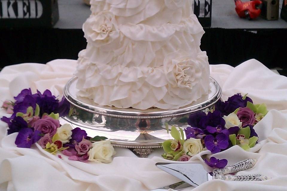 Wedding Cake mirrors wedding dress