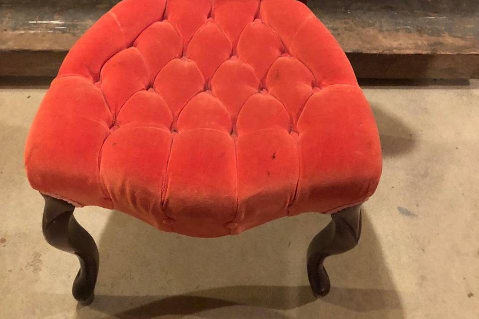 Red queen chair