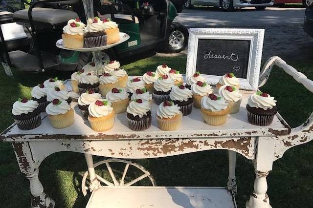 Rustic cupcakes display