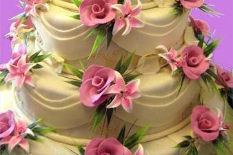 Off-white wedding cake with pink chocolate roses