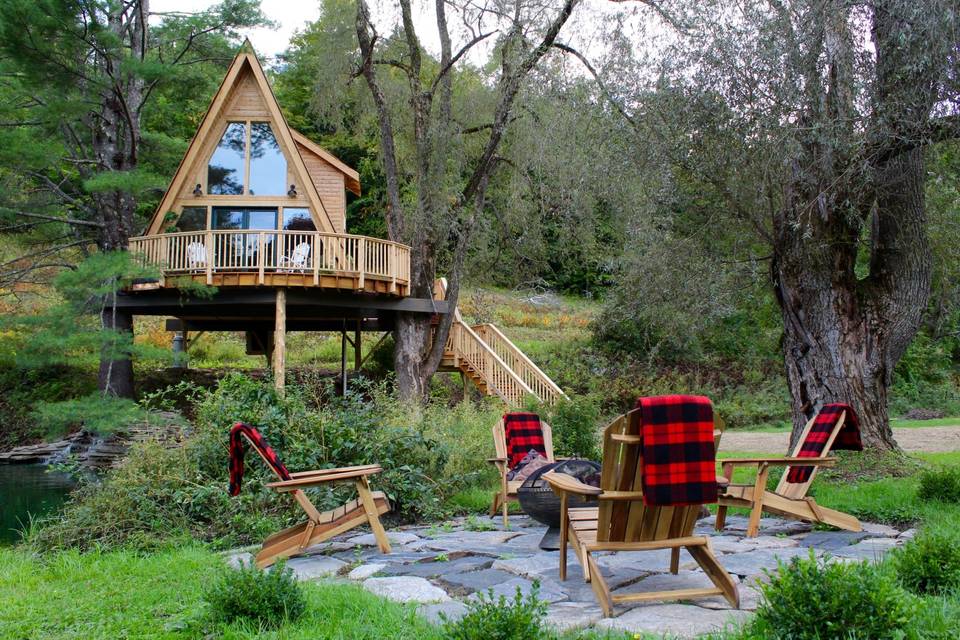 Fire Pit & Treehouse