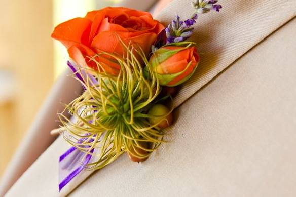 Sweetheart Rose and clematis boutonnière.