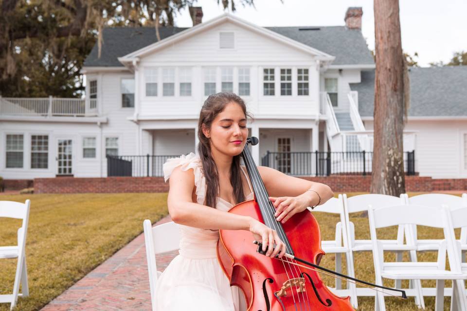 Lorena Valido - Cellist