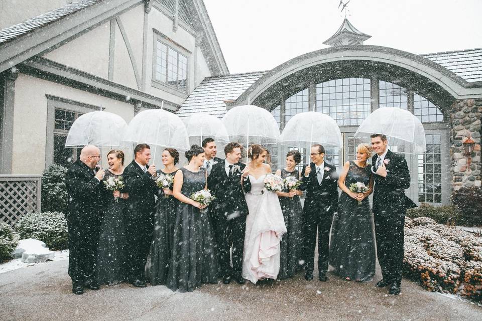 Wedding party in the snow | Ester Knowlen Photography